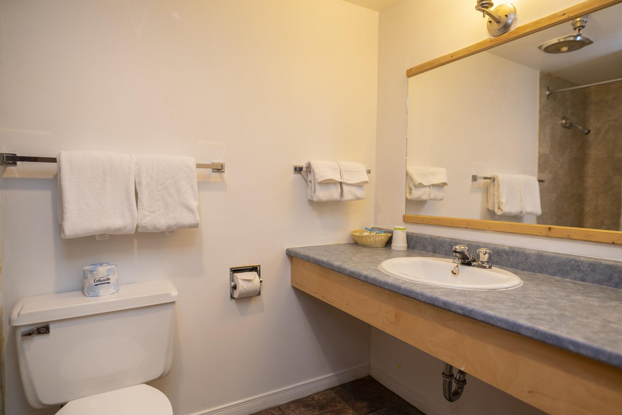 Canadas Best Value Inn- Riverview Hotel Whitehorse Ngoại thất bức ảnh