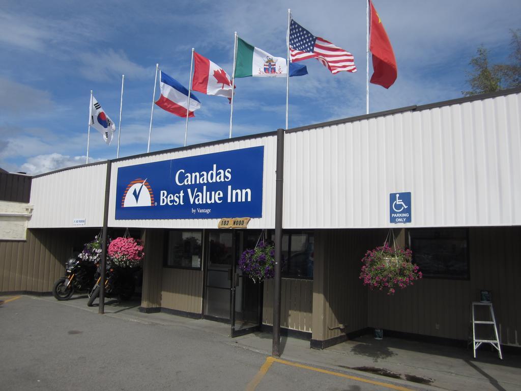 Canadas Best Value Inn- Riverview Hotel Whitehorse Ngoại thất bức ảnh