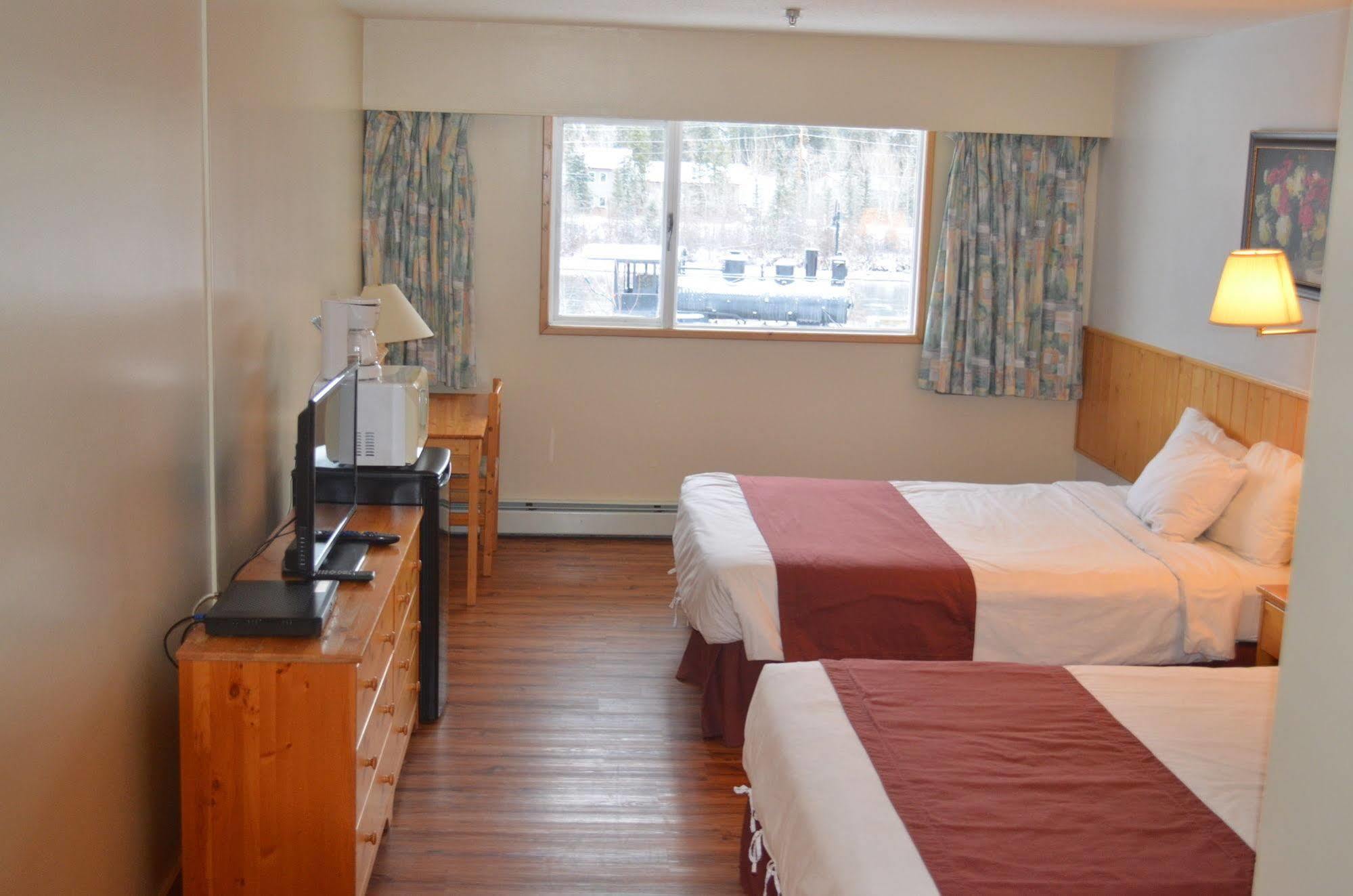 Canadas Best Value Inn- Riverview Hotel Whitehorse Ngoại thất bức ảnh